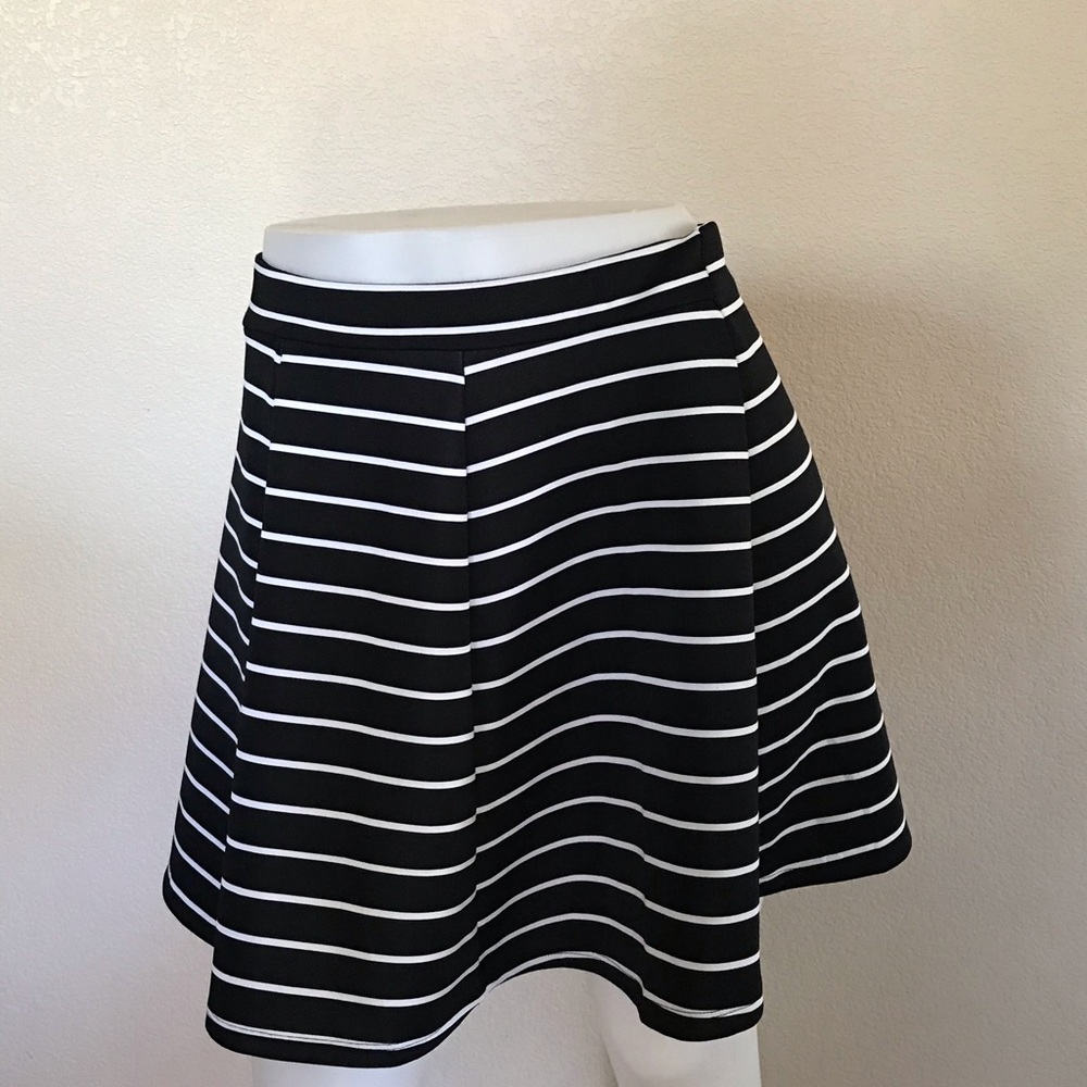 Degree Black and White Scalloped Skirt